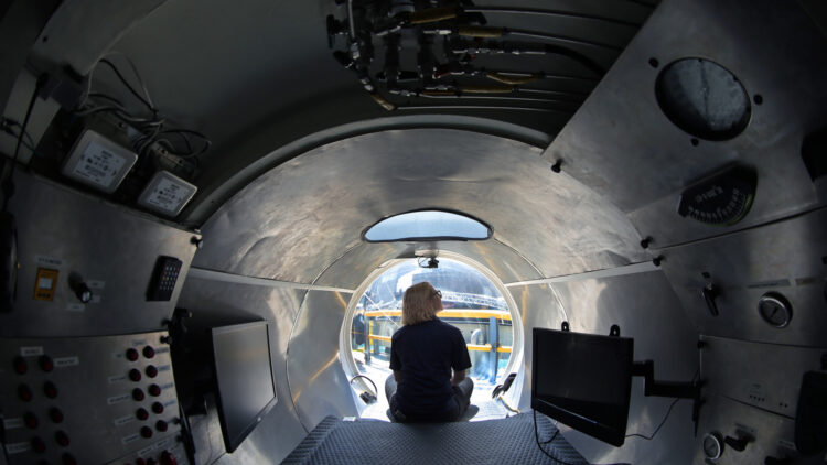 Passageiros do submarino notaram falha 1 min antes de implosão, diz especialista