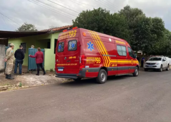 Idoso é encontrado morto a golpes de faca e o carro levado da garagem