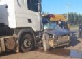 Acidente entre caminhão e van na região de fronteira mata avó e neta