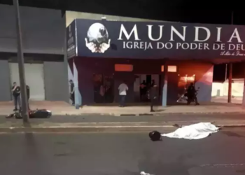 Motociclista de 22 anos morre ao colidir contra poste na Avenida Júlio de Castilho