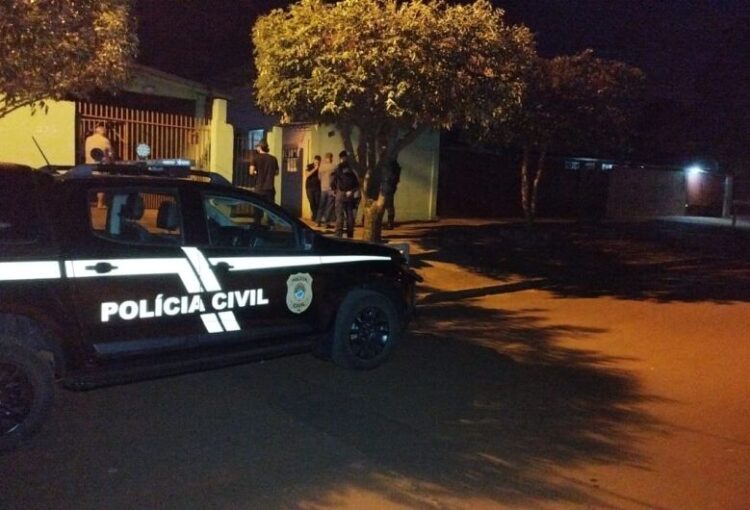 Mulher é morta com ao menos 13 golpes de faca e namorado é apontado como suspeito