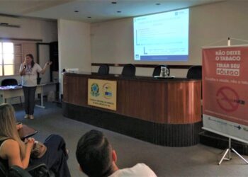 Saúde capacita profissionais para expandir ajuda a quem quer parar de fumar