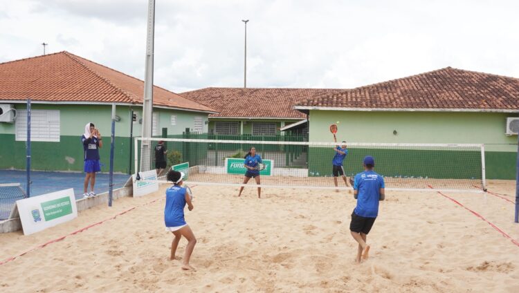 Curso em Rio Verde aborda pedagogia e iniciação ao beach tennis e futevôlei