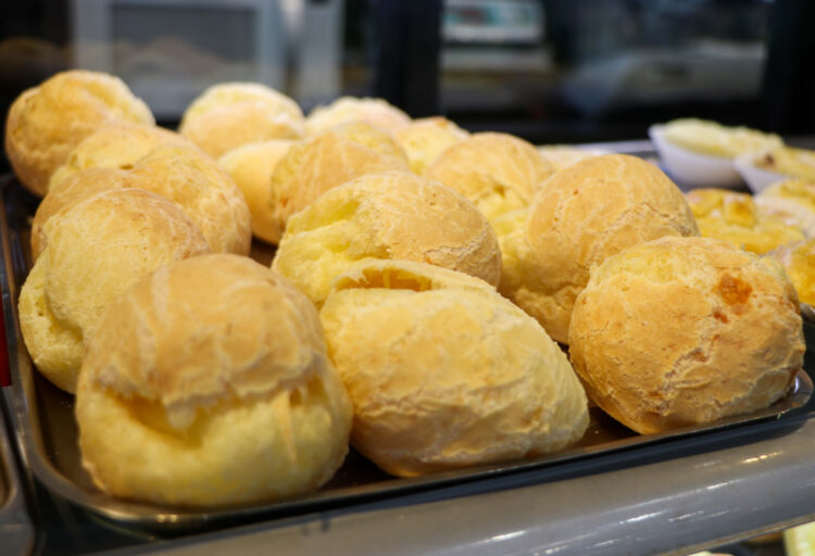Dia do Pão de Queijo é celebrado com receitas irresistíveis e dicas da nutricionista