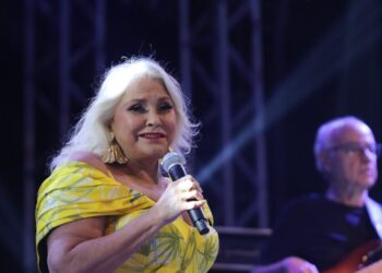 Pela primeira vez em Bonito, Fafá de Belém encanta público e fala de reencontro do Brasil com seus artistas