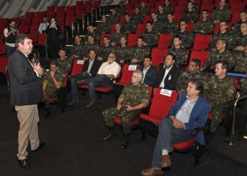“MS está em franco desenvolvimento e abrindo novas oportunidades”, diz Riedel a alunos-militares