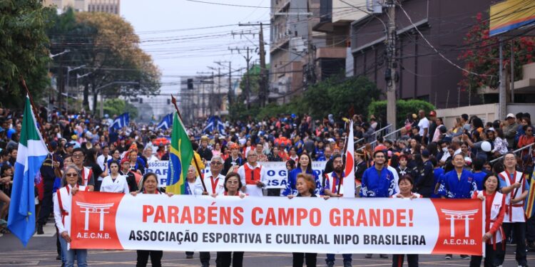 Com público de 18 mil pessoas, desfile cívico marca comemoração dos 124 anos de Campo Grande