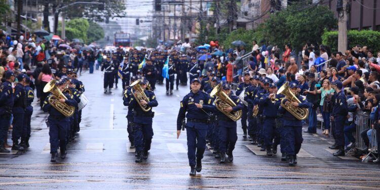 Com público de 18 mil pessoas, desfile cívico marca comemoração dos 124 anos de Campo Grande