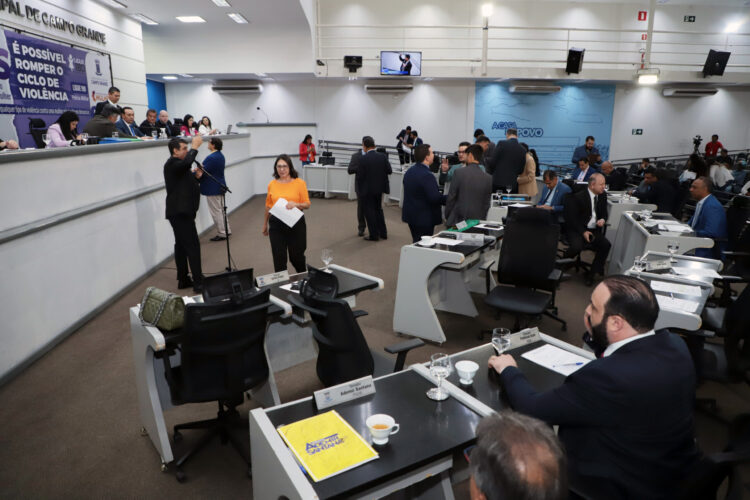 Dez propostas foram aprovadas pelos vereadores na sessão desta terça-feira