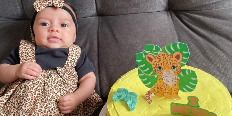 Pai é surpreendido ao ver filha usando macacão de socorrista idêntico ao que ele usa no trabalho