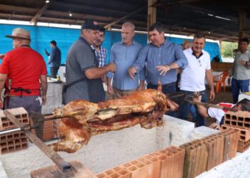 Na Festa do Leitão no Rolete, governador reafirma compromissos com São Gabriel do Oeste