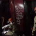 Ônibus com equipe de cantor tomba na BR-463 quase na fronteira e integrantes ficam feridos