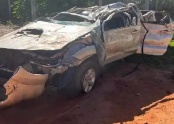 Empresário fica ferido, após ter caminhonete fechada por carreta e capotar