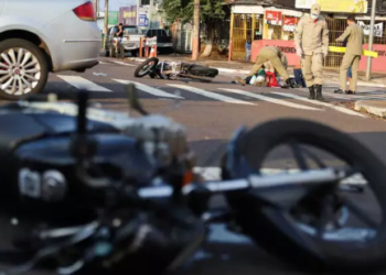 Colisão frontal entre motos deixa dois feridos na Avenida das Bandeiras