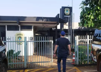 Homem agride esposa e ameaça matar 2 filhos adolescentes dela com faca, em Dourados