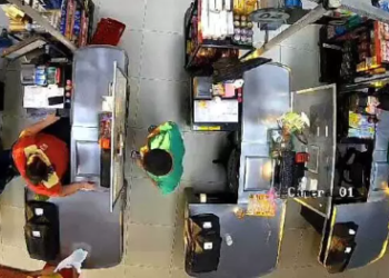 Caixa de supermercado é descoberta usando código para ficar com dinheiro de clientes