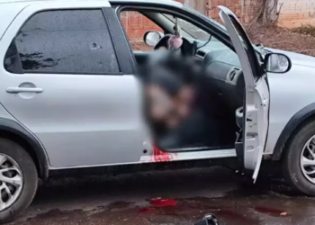 Três são baleados e 1 morre ao deixarem estabelecimento penal em Fiat Pálio, na Capital