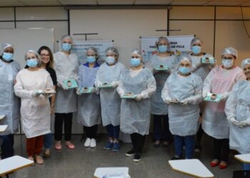 Enfermeiros da Atenção Básica da Capital passam por treinamento sobre manejo de feridas