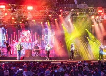 Trio Parada Dura não perde o DNA e encerra o Festival de Inverno de Bonito com chave de ouro