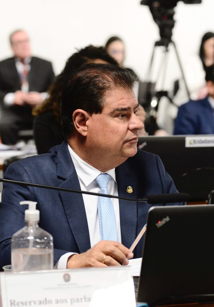Parecer de senador para valorização à ciência e aos pesquisadores é aprovado na Comissão de Educação