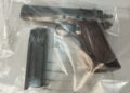 Mulher é presa apontando arma para “meio mundo” em Corumbá