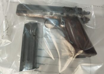 Mulher é presa apontando arma para “meio mundo” em Corumbá