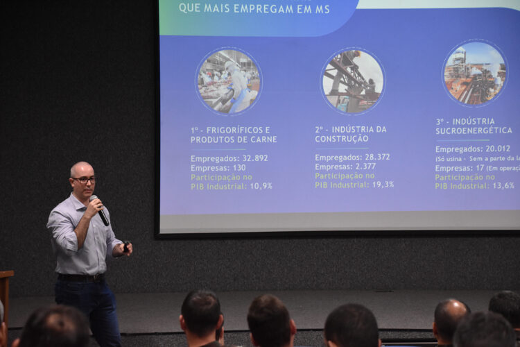 Fiems realiza palestra para militares da Escola de Comando e Estado-Maior do Exército