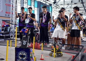 Tupitech brilha no 2º dia e sonha com pódio no Festival Sesi de Robótica Off-Season no RJ