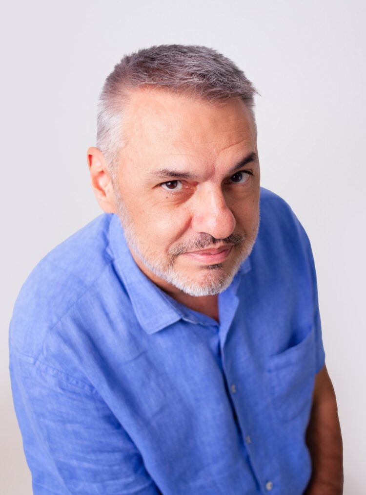 Livro de poemas ‘Dezembro infinito’ é lançado em Dourados