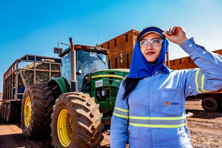 Empresa cadastra currículos de mulheres durante 1º Simpósio “Juntas Somos Imbatíveis”