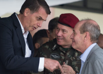 PF faz operação sobre desvio de bens e mira general Mauro César Lourena Cid, pai de Mauro Cid