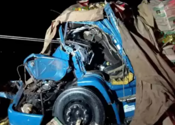 Condutor de caminhão com placas de MS morre, após colisão em rodovia de SP