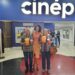 Casal se emociona ao ver a filha no cinema em série que conta a história de CG