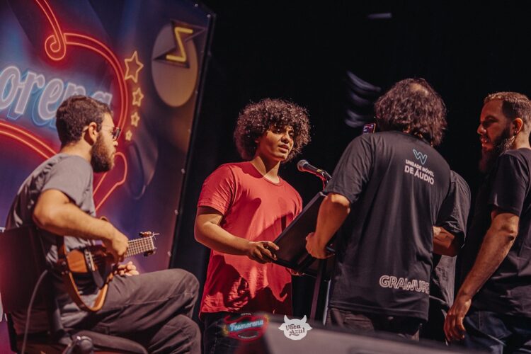 Em Dourados, professora mobiliza estudantes para gravações no Estúdio Móvel Fesmorena