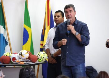 Governo do Estado entrega kits com materiais para prática esportiva em 61 escolas de Campo Grande