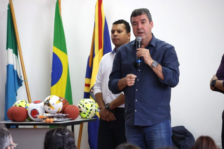 Governo do Estado entrega kits com materiais para prática esportiva em 61 escolas de Campo Grande