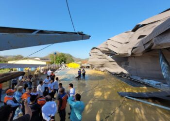 Em Corumbá, governador visita vítimas e locais atingidos por tempestade