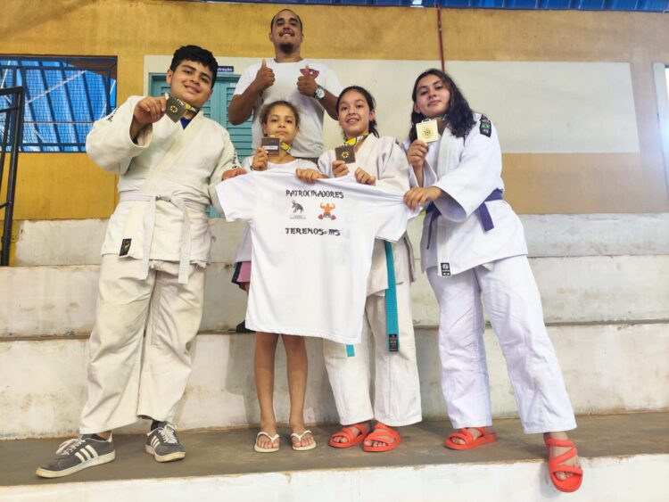 Judocas de programa esportivo escolar do Governo são destaque no Campeonato Estadual