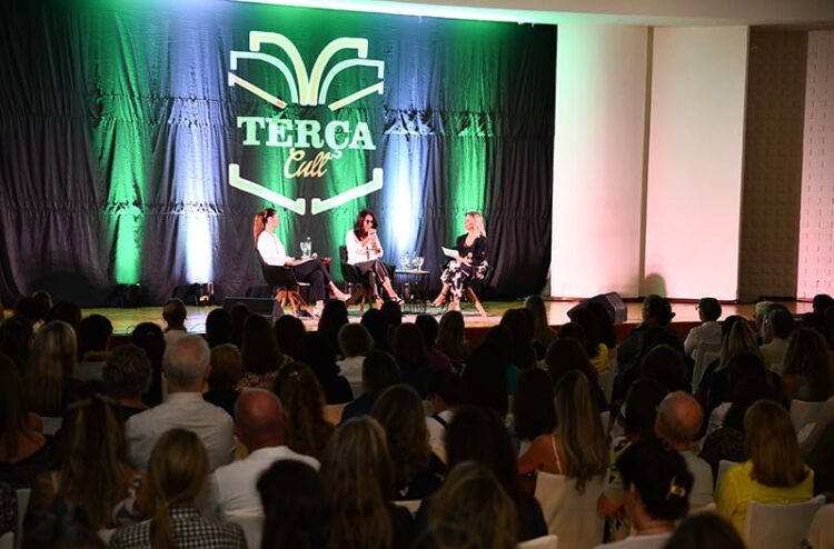 35ª Noite da Poesia traz a escritora Martha Medeiros para Campo Grande