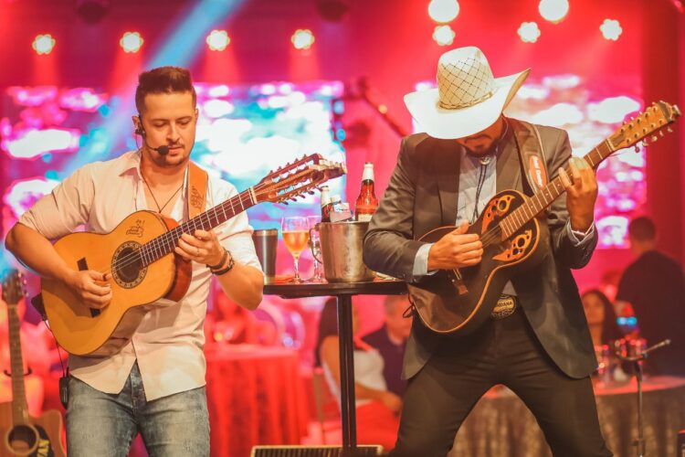 Alex e Yvan completam 15 anos de carreira com gravação de DVD na sexta-feira