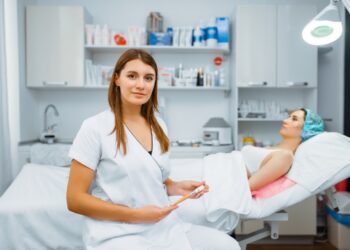 Empreendedorismo feminino: como manter uma clínica de estética estruturada?