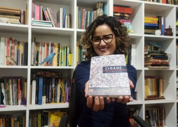 Professora e poeta, Raquel Medina lança seu primeiro livro de poesia na Capital