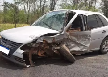 Carros ficam destruídos em colisão na BR-376 e motoristas saem ilesos em MS