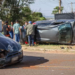Mulher fica ferida ao furar preferencial com Palio e colidir em Peugeot, que capota, na Capital