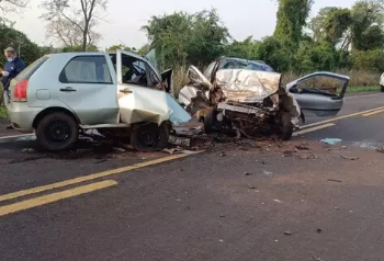 Condutor de Palio invade pista contrária, colide em Strada e morre na BR-267