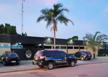 Campana de roda de caminhão se solta, atravessa para-brisa de carro e mata mulher