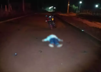 Homem que havia acabado de deixar prisão morre ao bater moto em monte de terra