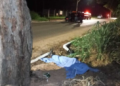 Homem atinge árvore com moto, é arremessado e acaba morrendo em MS