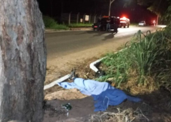 Homem atinge árvore com moto, é arremessado e acaba morrendo em MS