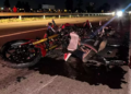 Jovem morre ao colidir moto que conduzia na traseira de carreta na BR-158